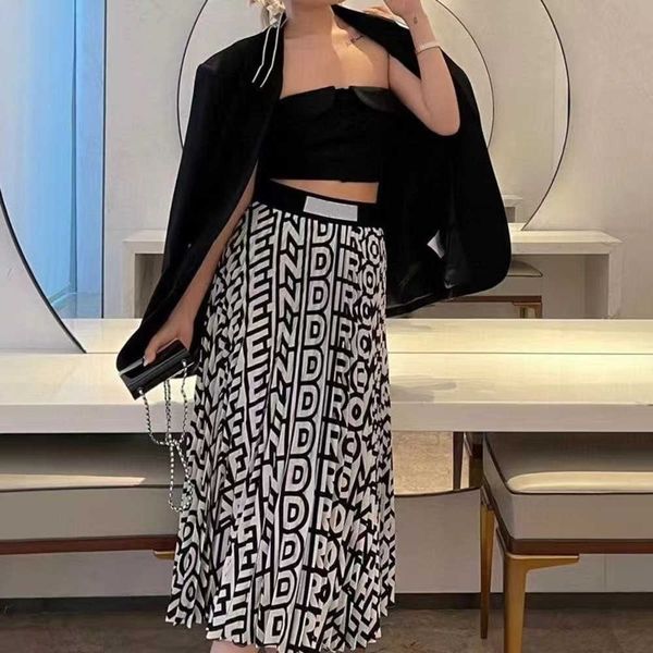 designer 23ss pleated half full of alphabet print fashion contrast color elastic webbing resort style large hemline long skirt, Black;gray
designer 23ss pleated half full of alphabet print fashion contrast color elastic webbing resort style large hemline long skirt, Black;gray
