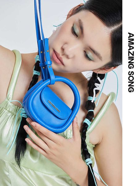 songmont bags amazing song soft european earphone bag 2022 new product red bag mini small bag crossbody cowhide cute bag
songmont bags amazing song soft european earphone bag 2022 new product red bag mini small bag crossbody cowhide cute bag