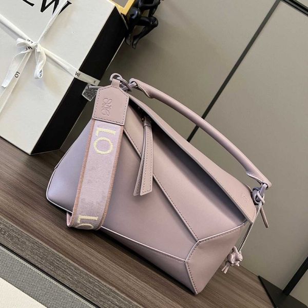 yiwei's new puzzle rabbit year exclusive embroidery wide shoulder strap single shoulder crossbody bag small high quality
yiwei's new puzzle rabbit year exclusive embroidery wide shoulder strap single shoulder crossbody bag small high quality