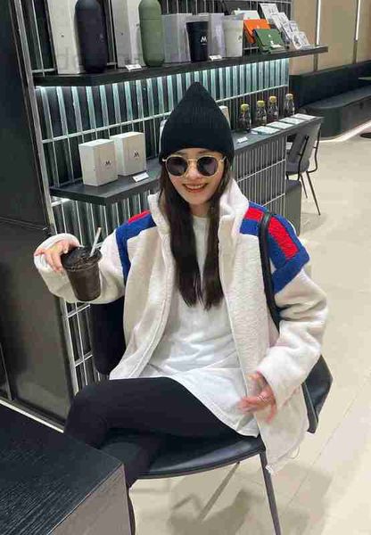 women's jackets designer high end autumn/winter age reducing vitality college style contrast color matching design plush coat 5v49, Black;brown
women's jackets designer high end autumn/winter age reducing vitality college style contrast color matching design plush coat 5v49, Black;brown