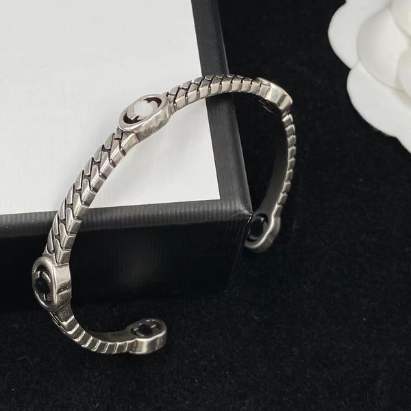classic and magnificent women's bracelet luxury designer designed women's bracelet letter fashion luxury charm bracelet party gift, Black
classic and magnificent women's bracelet luxury designer designed women's bracelet letter fashion luxury charm bracelet party gift, Black