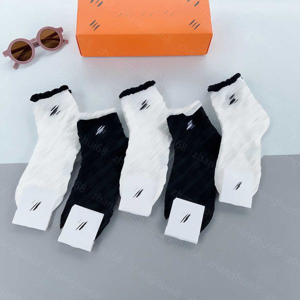 23ss high-cut socks designer men women socks 5 pairs in box brand color letter jacquard logo embroidered socks pure cotton sweat-absorbent c, Black
23ss high-cut socks designer men women socks 5 pairs in box brand color letter jacquard logo embroidered socks pure cotton sweat-absorbent c, Black