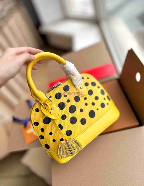 2023 new tote bag classic alma bb shell bag clutch handbag luxury band designer bag shoulder messenger bag
2023 new tote bag classic alma bb shell bag clutch handbag luxury band designer bag shoulder messenger bag