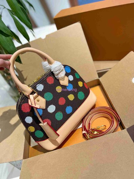 2023 fully printed women's shell tote bag polka dot smudged handbag luxury brand shoulder messenger bag genuine leather messenger ladie
2023 fully printed women's shell tote bag polka dot smudged handbag luxury brand shoulder messenger bag genuine leather messenger ladie
