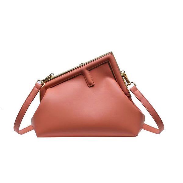 classic design hobo bag phone bags caviar leather shoulder his bag to wear female bag ling lattice chain brand luxury fashion design bag pur
classic design hobo bag phone bags caviar leather shoulder his bag to wear female bag ling lattice chain brand luxury fashion design bag pur