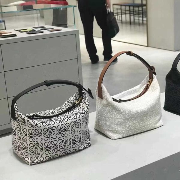 luo's bag summer new cubi jacquard embroidery lunch box shoulder portable small crowd underarm
luo's bag summer new cubi jacquard embroidery lunch box shoulder portable small crowd underarm