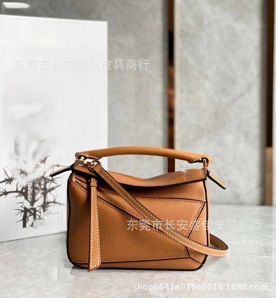 bag new mini lingge soft leather geometric bag spliced leather women's bag crossbody handheld large pillow bag
bag new mini lingge soft leather geometric bag spliced leather women's bag crossbody handheld large pillow bag