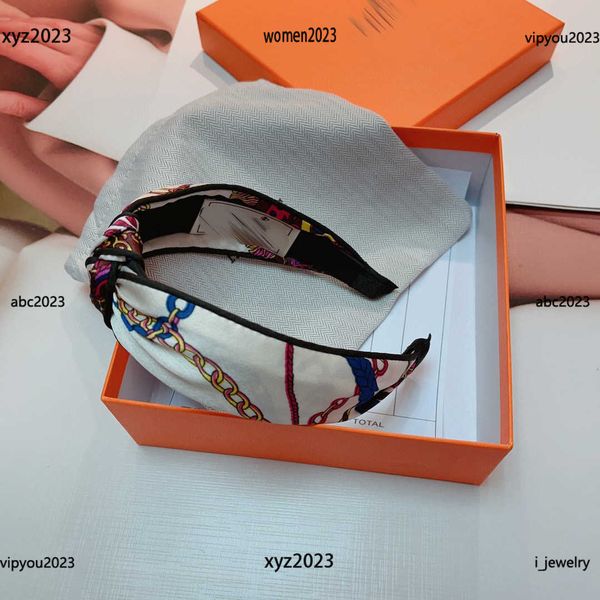 women headbands designer hair jewelry chain pattern printing hair band silk fabric headwear #including box, Silver
women headbands designer hair jewelry chain pattern printing hair band silk fabric headwear #including box, Silver