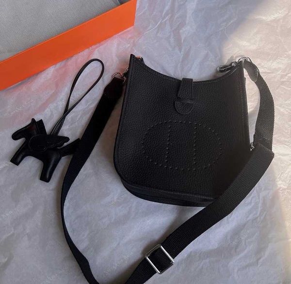 designer hemrres bag evelynn new layer cowhide evelyns bag mini handbag crossbody with silk scarf small pegasus pendant tefn
designer hemrres bag evelynn new layer cowhide evelyns bag mini handbag crossbody with silk scarf small pegasus pendant tefn