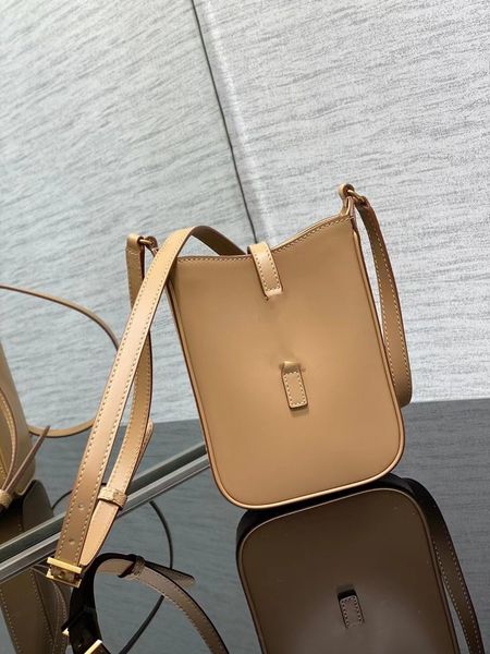 10a class high capacity mobile phone bag fashion women's shoulder bag metal letter buckle leather adjustable shoulder strap original de
10a class high capacity mobile phone bag fashion women's shoulder bag metal letter buckle leather adjustable shoulder strap original de
