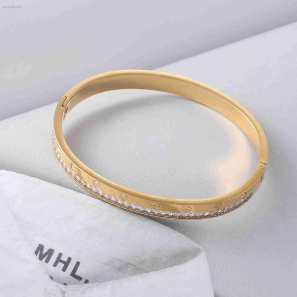 kajia's simple and fashionable titanium steel bracelet, stainless with diamond, style female vcj1 r2dt, Black
kajia's simple and fashionable titanium steel bracelet, stainless with diamond, style female vcj1 r2dt, Black