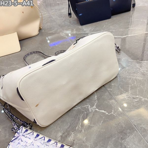 high-quality fashion shoulder bag designer large-capacity canvas tote classic multi-function cross-body tote bag woman bag
high-quality fashion shoulder bag designer large-capacity canvas tote classic multi-function cross-body tote bag woman bag