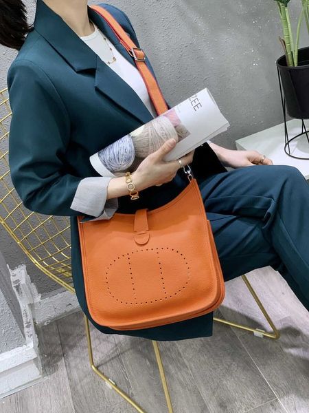 2023 designer hers home bags evelynn new hollowed out womens layer leather messenger mini handbag evening wallet phone bag
2023 designer hers home bags evelynn new hollowed out womens layer leather messenger mini handbag evening wallet phone bag