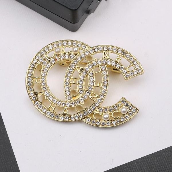luxury designer letter pins brooches women crystal pearl rhinestone cape buckle brooch suit pin wedding party jewerlry accessories gifts, Gray
luxury designer letter pins brooches women crystal pearl rhinestone cape buckle brooch suit pin wedding party jewerlry accessories gifts, Gray