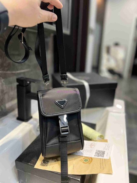 2023 luxury men's black phone bag designer messenger bag shoulder wallet purse casual mini coin pouch nylon envelope
2023 luxury men's black phone bag designer messenger bag shoulder wallet purse casual mini coin pouch nylon envelope