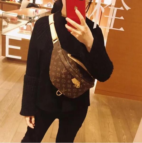 2023 latest style famous bumbag slant hip shoulder bag brown fanny pack for both men and women
2023 latest style famous bumbag slant hip shoulder bag brown fanny pack for both men and women