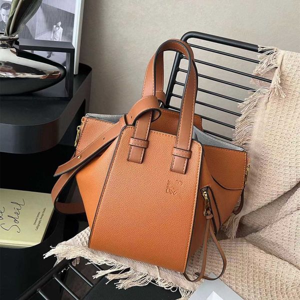 high-end handbag tote bag women's leather bed hanging handheld shopping luxury large capacity single shoulder crossbody bag
high-end handbag tote bag women's leather bed hanging handheld shopping luxury large capacity single shoulder crossbody bag