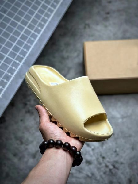summer popular logo outside a man wear casual sport indoor and outdoor non-slip slippers there are 9 colors to choose from, Black
summer popular logo outside a man wear casual sport indoor and outdoor non-slip slippers there are 9 colors to choose from, Black