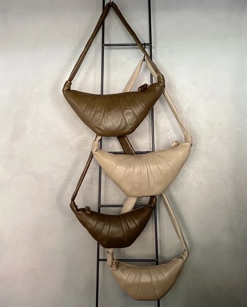 lemaire shoulder bag designer fashion horn bun kesong sheepskin one oblique span dumpling small genuine leather crossbody underarm bags purs
lemaire shoulder bag designer fashion horn bun kesong sheepskin one oblique span dumpling small genuine leather crossbody underarm bags purs