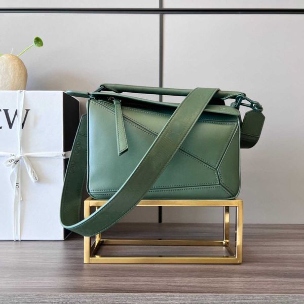 quality high end head layer cowhide puzzle geometry bag large capacity wide shoulder strap crossbody handheld pillow
quality high end head layer cowhide puzzle geometry bag large capacity wide shoulder strap crossbody handheld pillow