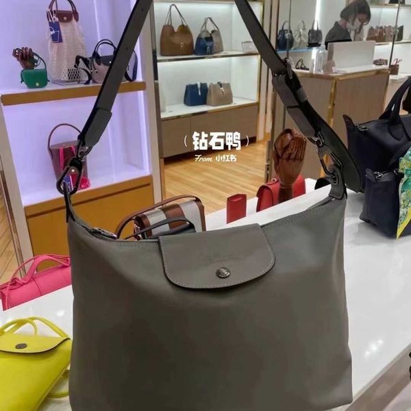 new cowhide one shoulder handbag hobo underarm bag large capacity genuine leather women's bag versatile commuter dumplings bun
new cowhide one shoulder handbag hobo underarm bag large capacity genuine leather women's bag versatile commuter dumplings bun