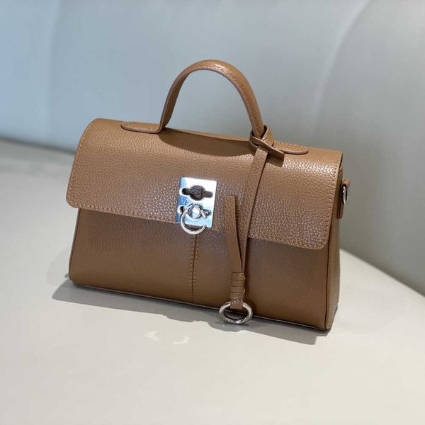 genuine leather crossbody bag for women in spring and summer a new trendy high-end and fashionable cowhide small bag with one shoulder diffe
genuine leather crossbody bag for women in spring and summer a new trendy high-end and fashionable cowhide small bag with one shoulder diffe