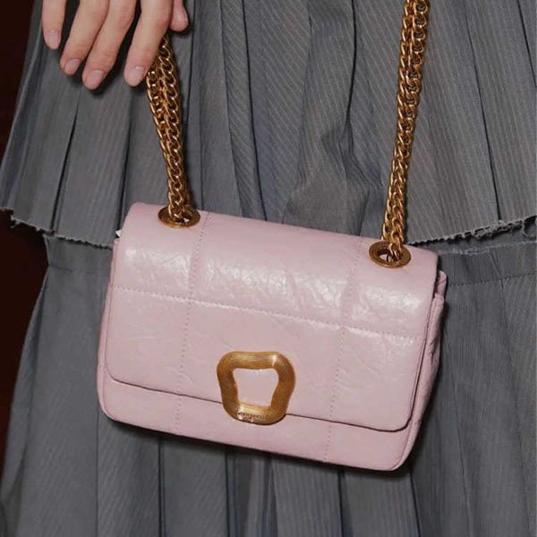 songmont bags new wonton lock chain song chocolate bag series one shoulder crossbody chain mobile phone small square bag song
songmont bags new wonton lock chain song chocolate bag series one shoulder crossbody chain mobile phone small square bag song
