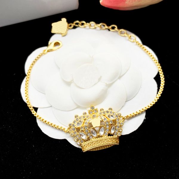 designer bracelet for women diamond crown pendant luxury copper rhinestone charm bracelet couple bracelets party gifts wholesale, Golden;silver
designer bracelet for women diamond crown pendant luxury copper rhinestone charm bracelet couple bracelets party gifts wholesale, Golden;silver