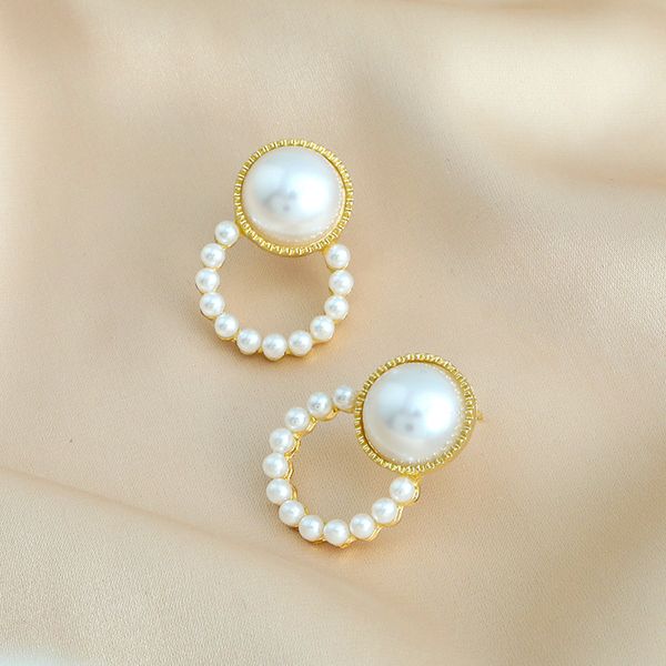 luxury designer earrings with 925 silver inlaid pearls and zirconia inlaid earrings are suitable for gatherings, business activities, weddin, Golden
luxury designer earrings with 925 silver inlaid pearls and zirconia inlaid earrings are suitable for gatherings, business activities, weddin, Golden