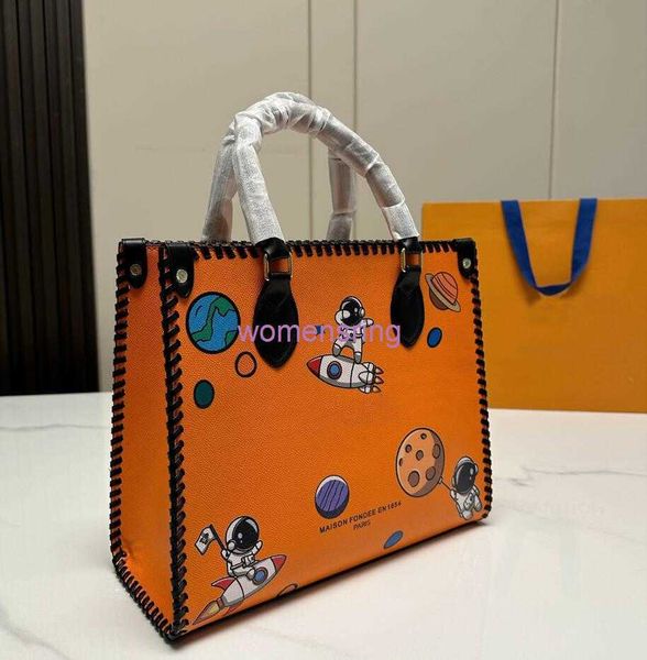 new onthego pm mm women luxurys designers bags genuine leather handbags messenger crossbody shoulder bag graffiti weaver lace totes
new onthego pm mm women luxurys designers bags genuine leather handbags messenger crossbody shoulder bag graffiti weaver lace totes
