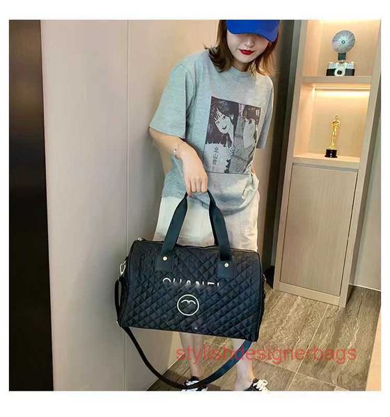 duffel chanei tote duffle bags designer women gym sport handbags satchel crossbody bag high-capacity travel essentials 44x27x19cm
duffel chanei tote duffle bags designer women gym sport handbags satchel crossbody bag high-capacity travel essentials 44x27x19cm