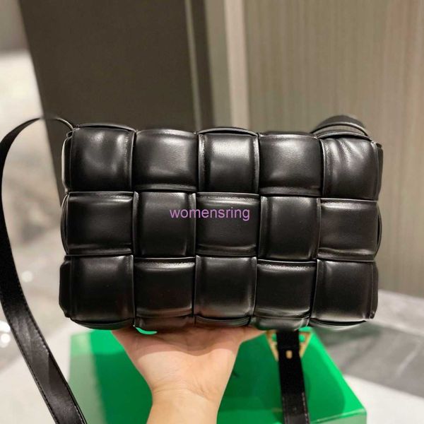 2022 women's designer bag soft leather shoulder messenger bag fashion classic leather woven handbag travel casual versatile
2022 women's designer bag soft leather shoulder messenger bag fashion classic leather woven handbag travel casual versatile