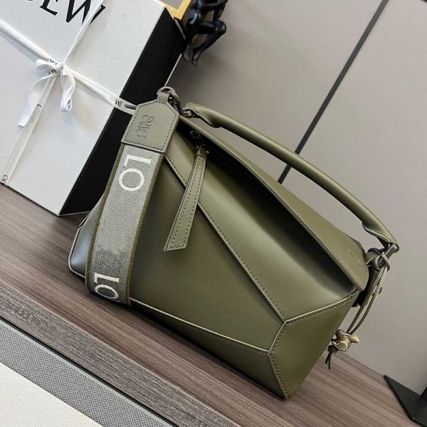 wide shoulder strap letter printing embroidery puzzle geometry bag deformation shoulder bag women's handbag high quality
wide shoulder strap letter printing embroidery puzzle geometry bag deformation shoulder bag women's handbag high quality