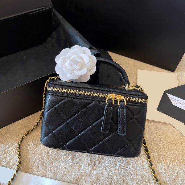 23ss womens cosmetic case box black vanity bags handle totes card holder with golod metal hardware matelasse chain crossbody shoulder suitca
23ss womens cosmetic case box black vanity bags handle totes card holder with golod metal hardware matelasse chain crossbody shoulder suitca