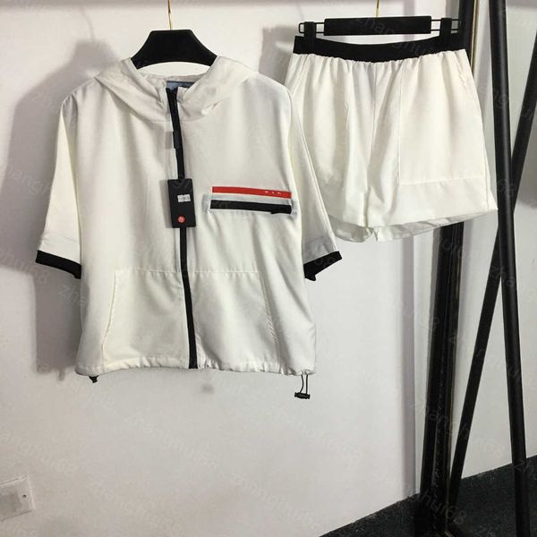 23ss women tracksuit windbreaker set womens designer clothing red letter tape short sleeve hooded zipper trench coat casual shorts set women, Gray
23ss women tracksuit windbreaker set womens designer clothing red letter tape short sleeve hooded zipper trench coat casual shorts set women, Gray