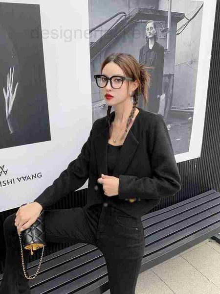women's suits & blazers designer high-end autumn winter fashionable style lapel shoulder pad short two button blazer l9g2, White;black
women's suits & blazers designer high-end autumn winter fashionable style lapel shoulder pad short two button blazer l9g2, White;black