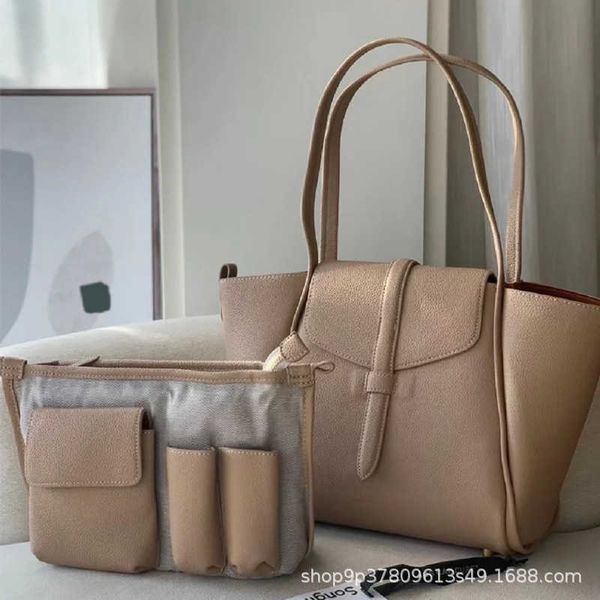 songmont bags 2023 xinsong family song tote baozi mother large capacity one shoulder crossbody commuter leather versatile simple handbag
songmont bags 2023 xinsong family song tote baozi mother large capacity one shoulder crossbody commuter leather versatile simple handbag