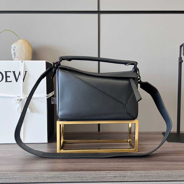 new letter wide shoulder strap leather geometry bag single shoulder oblique cross small square bag men's and women's pillow bag
new letter wide shoulder strap leather geometry bag single shoulder oblique cross small square bag men's and women's pillow bag