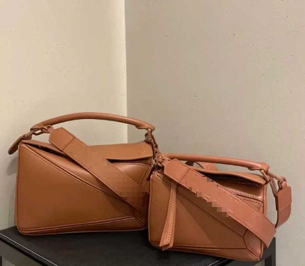 classic geometric splicing simple and versatile women's medium and small handheld crossbody leather small square bag
classic geometric splicing simple and versatile women's medium and small handheld crossbody leather small square bag