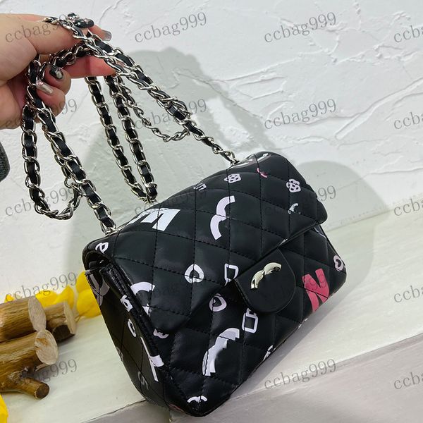 brand women shoulder bag leather quilted printed clamshell hardware metal turnbuckle handbag matelasse chain crossbody bag makeup case desig
brand women shoulder bag leather quilted printed clamshell hardware metal turnbuckle handbag matelasse chain crossbody bag makeup case desig