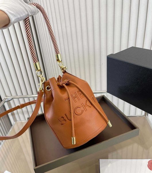 mac bucket bag vegetable basket handbag hangbag out of the street essential new clutch y2k single messengers purses 230610
mac bucket bag vegetable basket handbag hangbag out of the street essential new clutch y2k single messengers purses 230610
