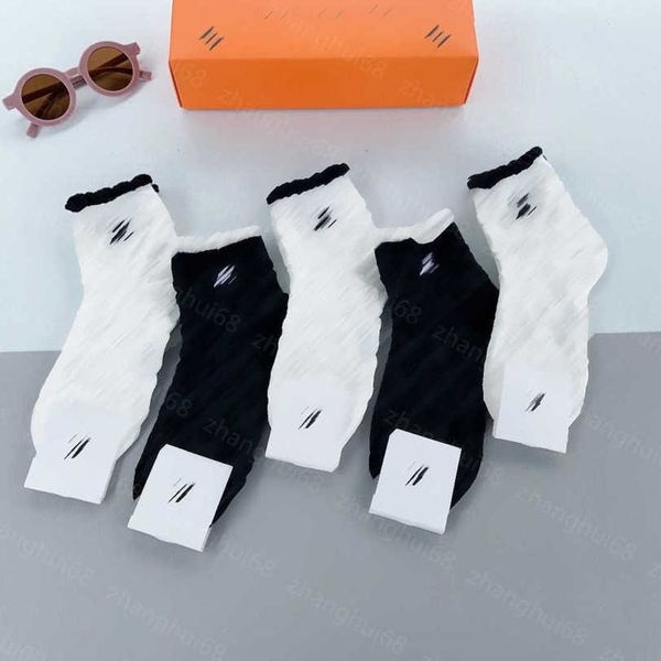 23ss high-cut socks designer men women socks 5 pairs in box brand color letter jacquard logo embroidered socks pure cotton sweat-absorbent c, Black
23ss high-cut socks designer men women socks 5 pairs in box brand color letter jacquard logo embroidered socks pure cotton sweat-absorbent c, Black