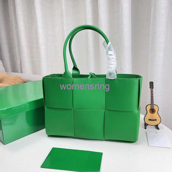 2023 woven handbag solid color classic shiopping bag genuine leather fashion letter zipper wallet 30cm ladies handbag tote wallet
2023 woven handbag solid color classic shiopping bag genuine leather fashion letter zipper wallet 30cm ladies handbag tote wallet