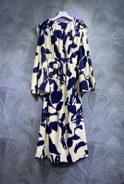 fashion dress 23 early autumn new european and american style fashion print small v-neck print long dress, Black
fashion dress 23 early autumn new european and american style fashion print small v-neck print long dress, Black