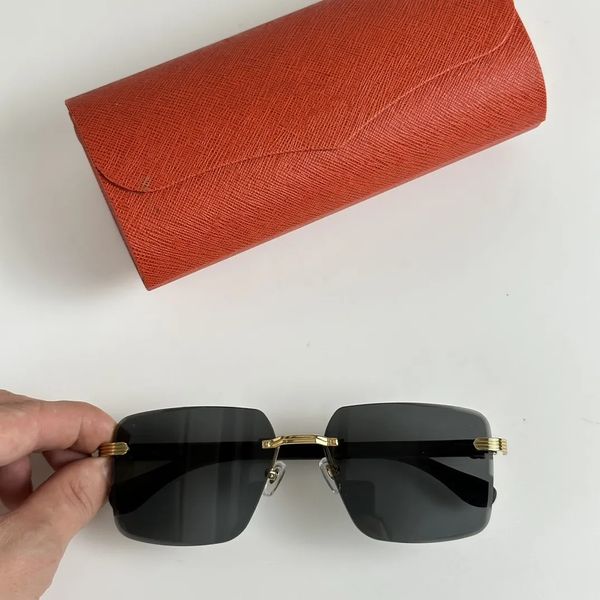 classic brand men's and women's sunglasses with metal frame and gradient glass lens size suitable for beach shading and driving, White;black
classic brand men's and women's sunglasses with metal frame and gradient glass lens size suitable for beach shading and driving, White;black
