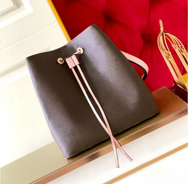 fashion vintage handbags shopping bag letter canvas red and green webbing design large capacity brand handbag
fashion vintage handbags shopping bag letter canvas red and green webbing design large capacity brand handbag