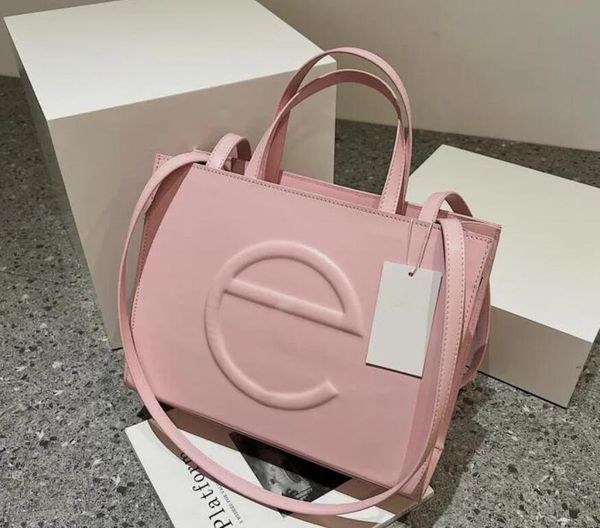 2023 designers bags handbag shoulder flap crossbody bag purse wallets casual totes plain geometric solid color hasp open shopping backpack l, Black;red
2023 designers bags handbag shoulder flap crossbody bag purse wallets casual totes plain geometric solid color hasp open shopping backpack l, Black;red