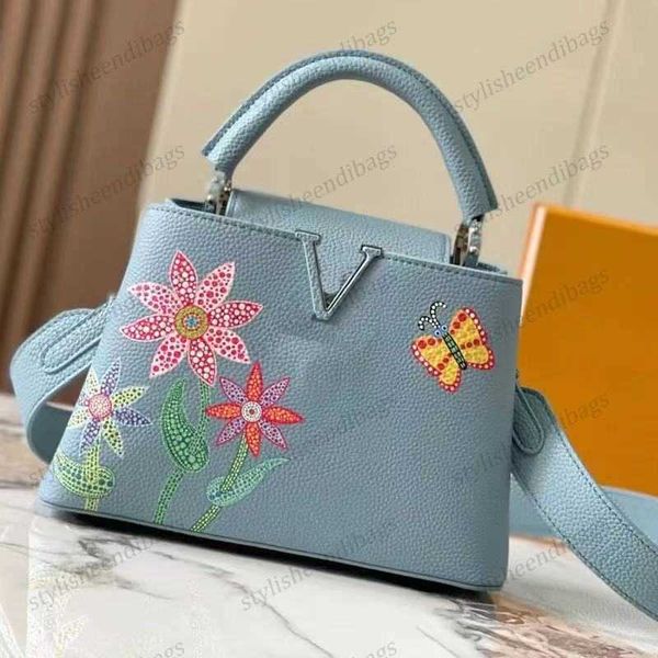 stylisheendibags genuine leather v lock presbyopia totes palladium decoration postman bag portable female handbag shoulder bags handbags
stylisheendibags genuine leather v lock presbyopia totes palladium decoration postman bag portable female handbag shoulder bags handbags