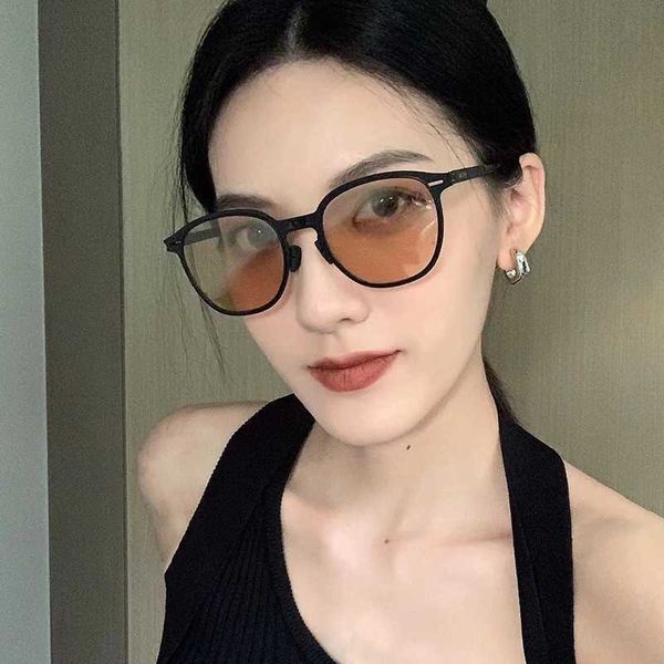 2023 new folding polarized fashionable personalized versatile sunglasses lightweight and non pressure nose glasses, White;black
2023 new folding polarized fashionable personalized versatile sunglasses lightweight and non pressure nose glasses, White;black