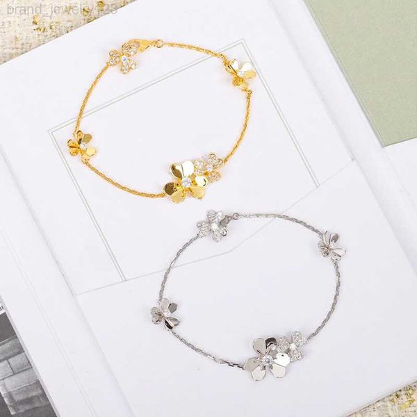 selling classic 925 sterling silver clover petal bracelet women's charm fashion luxury brand luxury party jewelry, Black
selling classic 925 sterling silver clover petal bracelet women's charm fashion luxury brand luxury party jewelry, Black